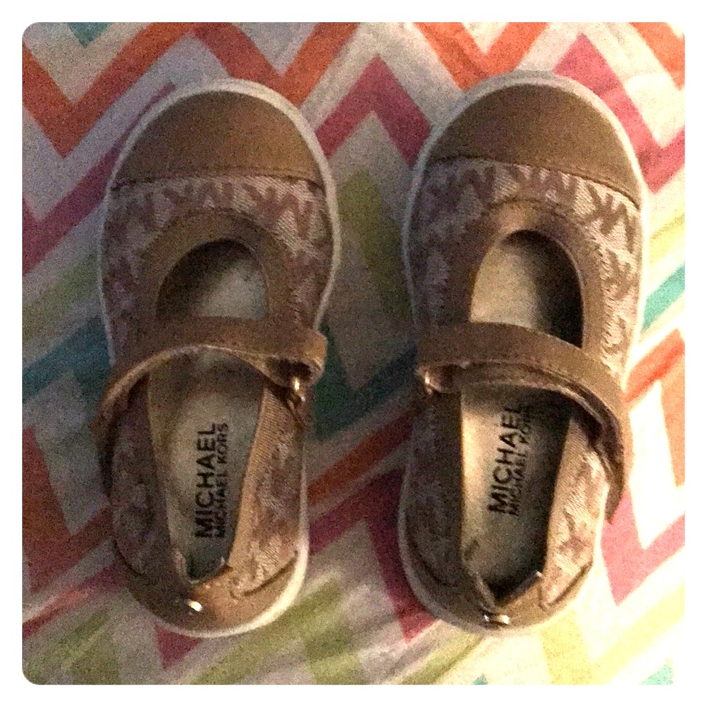 Michael Kors Velcro size 7 toddler shoes